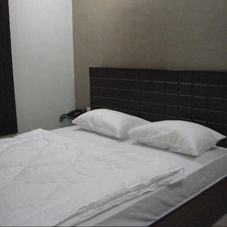 Hotel Confirm Inn Kota Кота Экстерьер фото